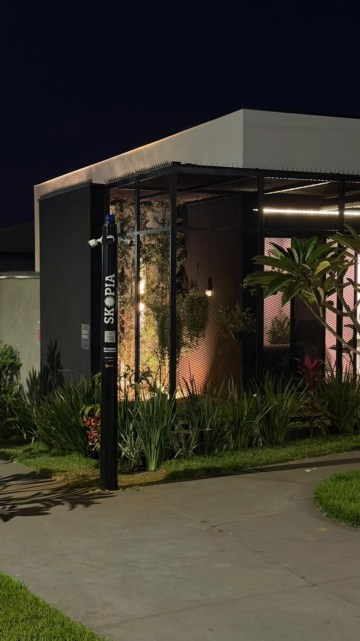 Fachada monitorada pelo SKOPIA à noite